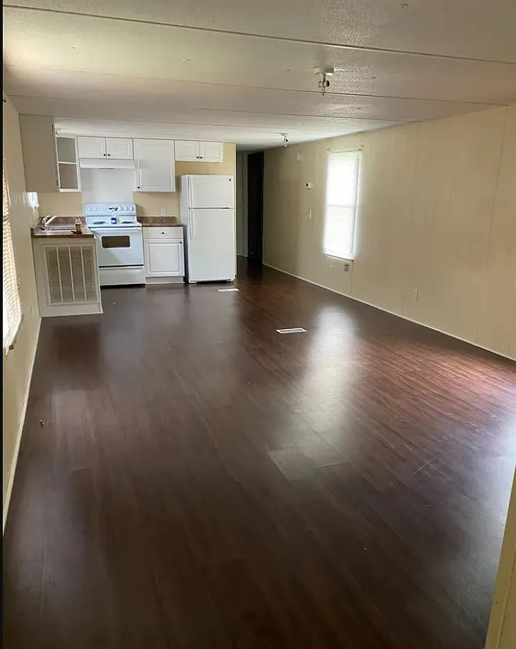 2 bed, $1,300 — Photo 3