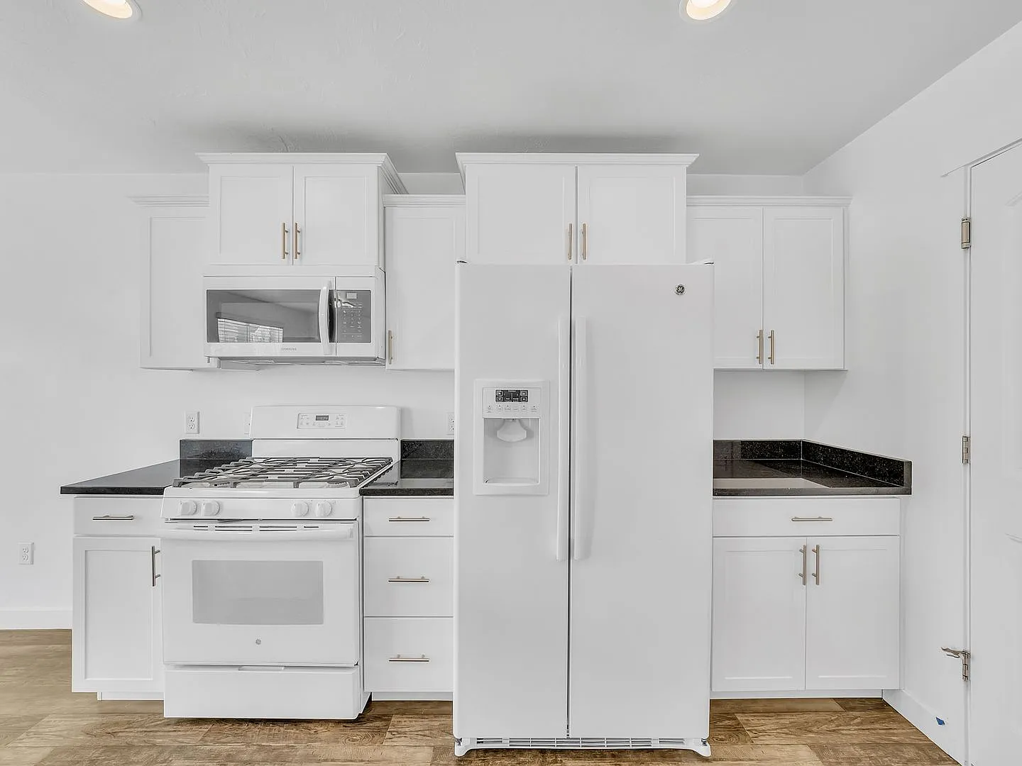 Beautiful 3-bedroom, 2-bath townhome — Photo 3