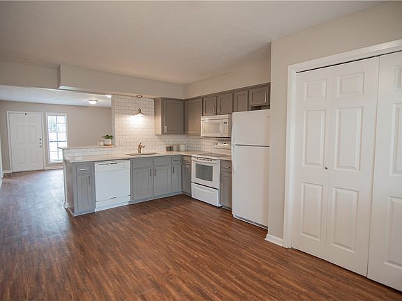 3rd image of 1902 Woodsman Dr APT B