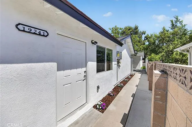2 bed, 670 sqft, $2,550 — Photo 2