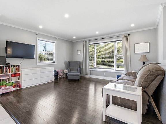 4th image of 60 Poplar Dr