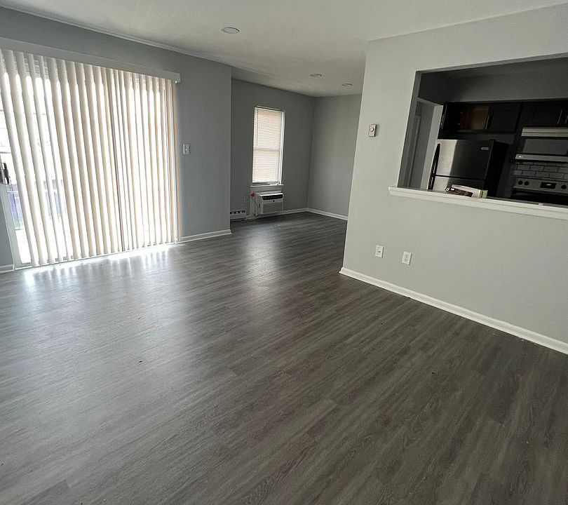 1st image of 620-640 W Brookdale St #620-7