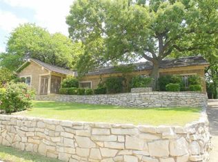 1902 Park Hill Dr, Arlington, TX 76012