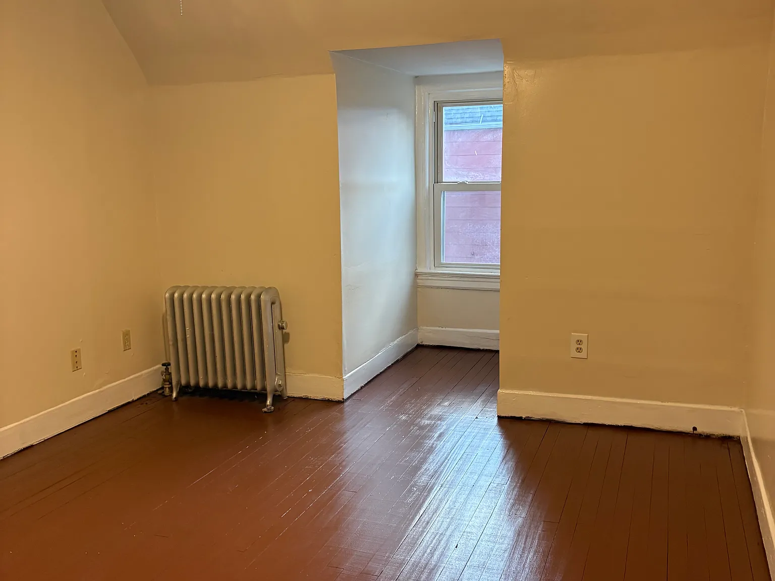 4 bed, 1300 sqft, $3,000 — Photo 2