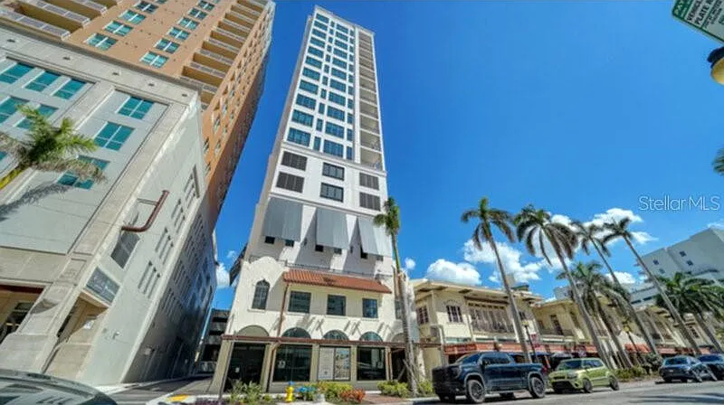 2 bed, 2.0 bath, 1122 sqft, $4,000 — Photo 1