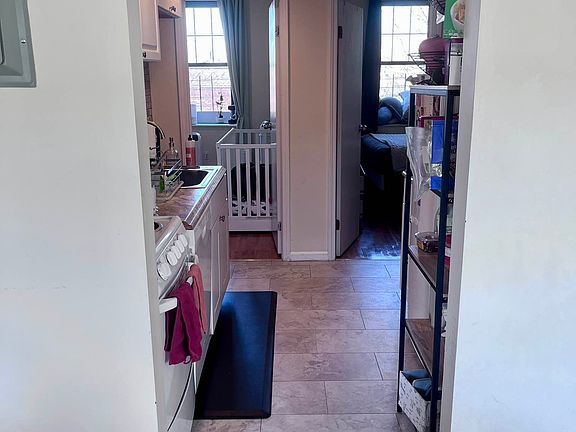 3rd image of 204 Carroll St APT 4