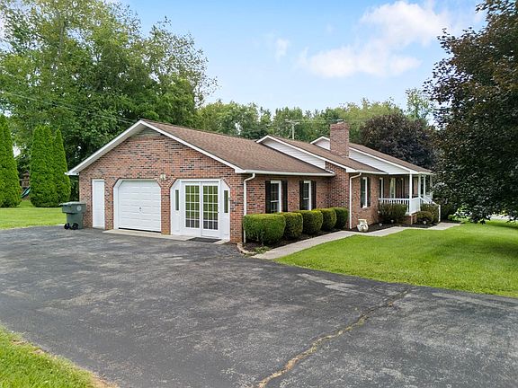 2nd image of 506 Cherry Hill Dr