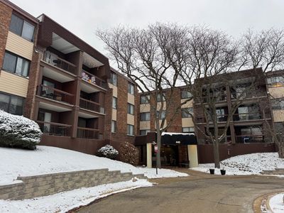 (Undisclosed Address), Glen Ellyn, IL, 60137