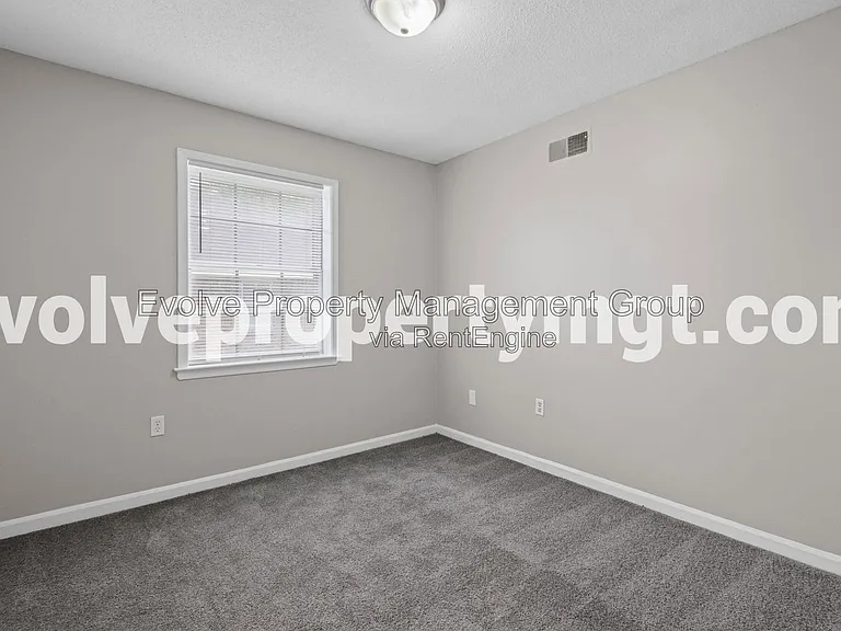 5331 Pipers Gap Dr — Photo 13