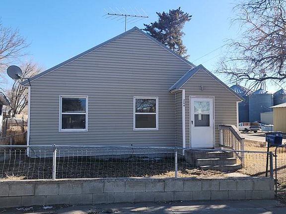 3rd image of 204 E Grand Ave