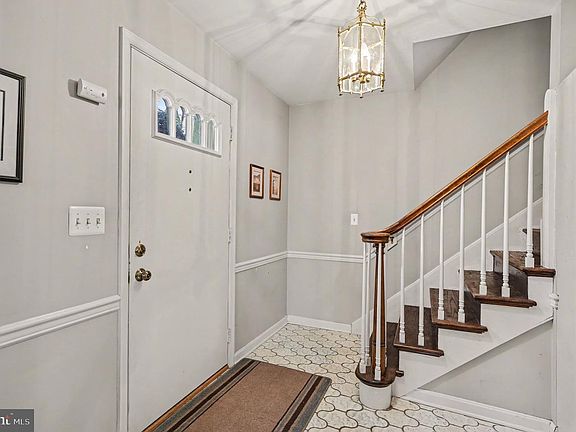 2nd image of 10 Dogwood Dr