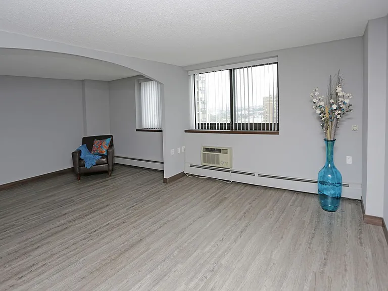 Rivergate Apartments — Photo 23