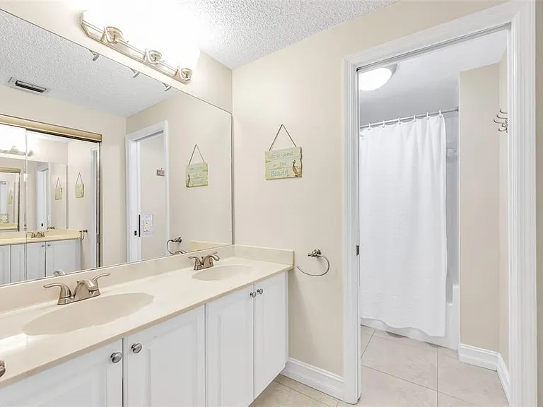 1044 Woodshire Ln #B211 — Photo 22