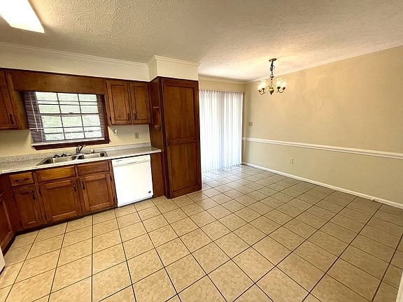 4th image of 107 Barrington Dr APT 3
