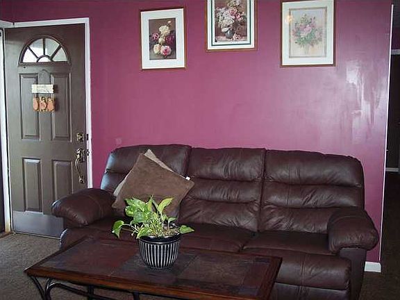 4th image of 111 Stevens Ln