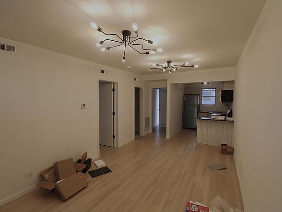 4th image of 2470 N Clybourn Ave #Ch1