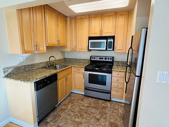 5th image of 15 Coleman Pl APT 4