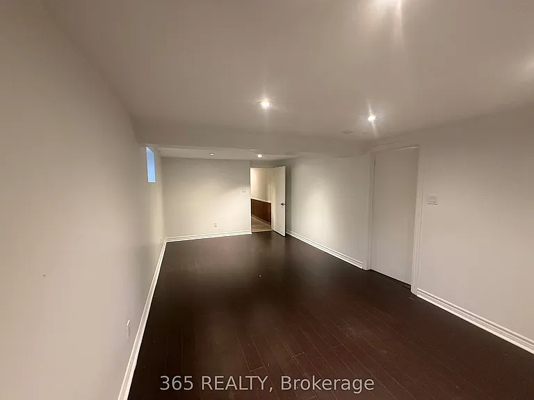 202 Renforth Dr #BASEMENT — Photo 17