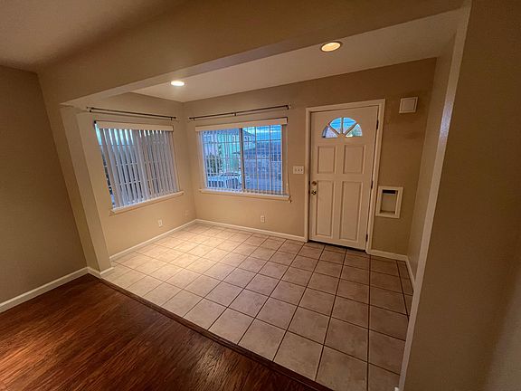 3rd image of 472 Monroe St