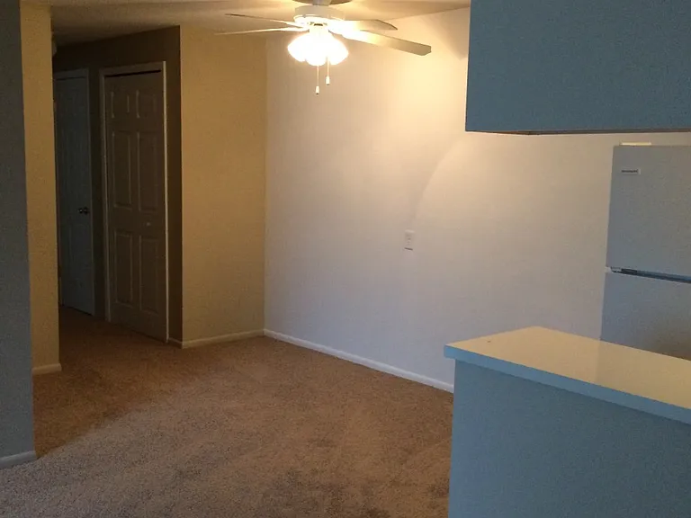 Holland Gardens Apartments — Photo 55