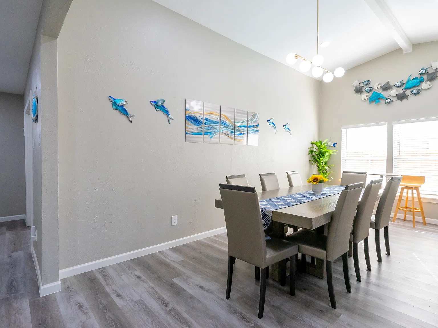 4 bed, 2135 sqft, $5,500 — Photo 2