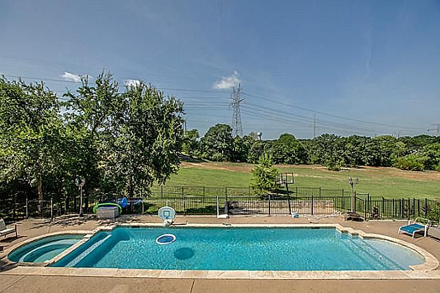1st image of 424 Moran Dr
