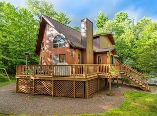 18 Ledge Ln, Saranac Lake, NY 12983