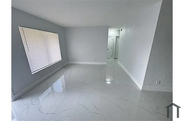 Building Photo - 1096 NE 157th Ter