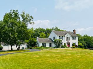 2 Middlebury Rd, Barrington, IL 60010