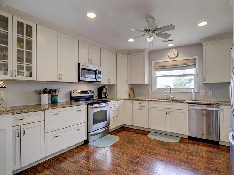 1306 Portside Ln — Photo 5