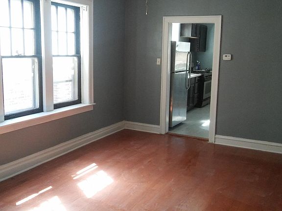 4th image of 8932 S Blackstone Ave #2