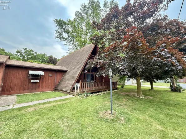 2365 S Linda Dr, Lakeside Marblehead, OH 43440