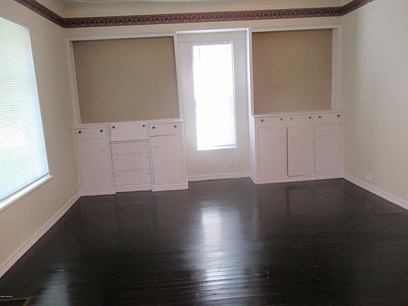 3rd image of 914 Hall St SE