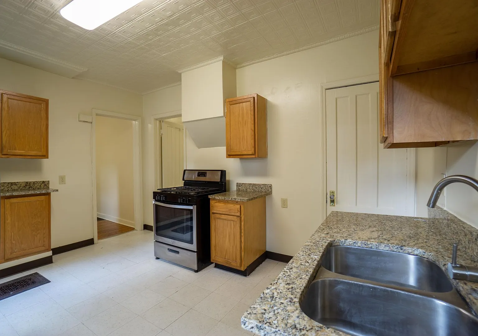 107 Trinity Apt 1 - Available 8/1/2027 - 3 Bedroom Flat Close to Everything!! — Photo 4