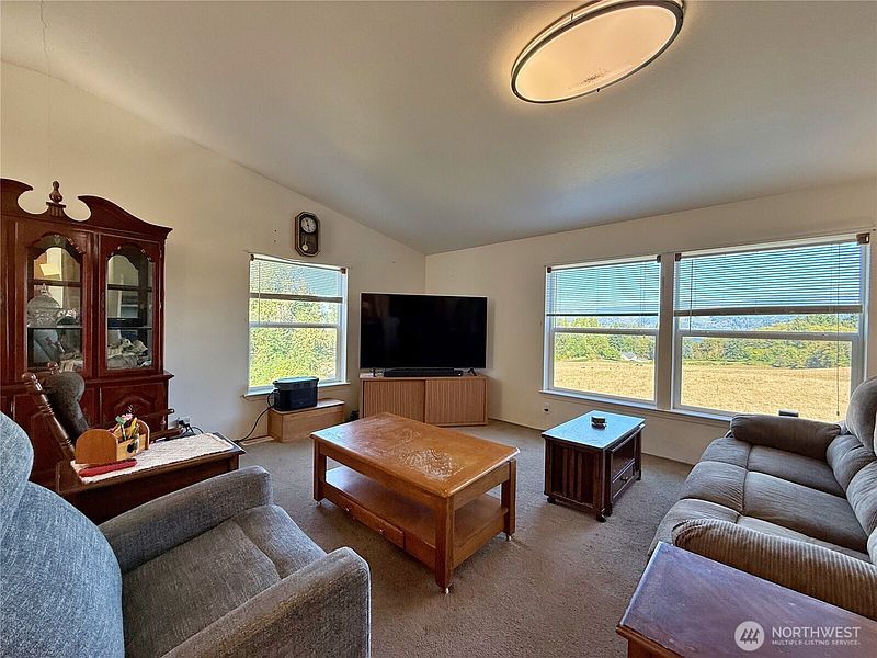 4th image of 451 Green Mountain Road
