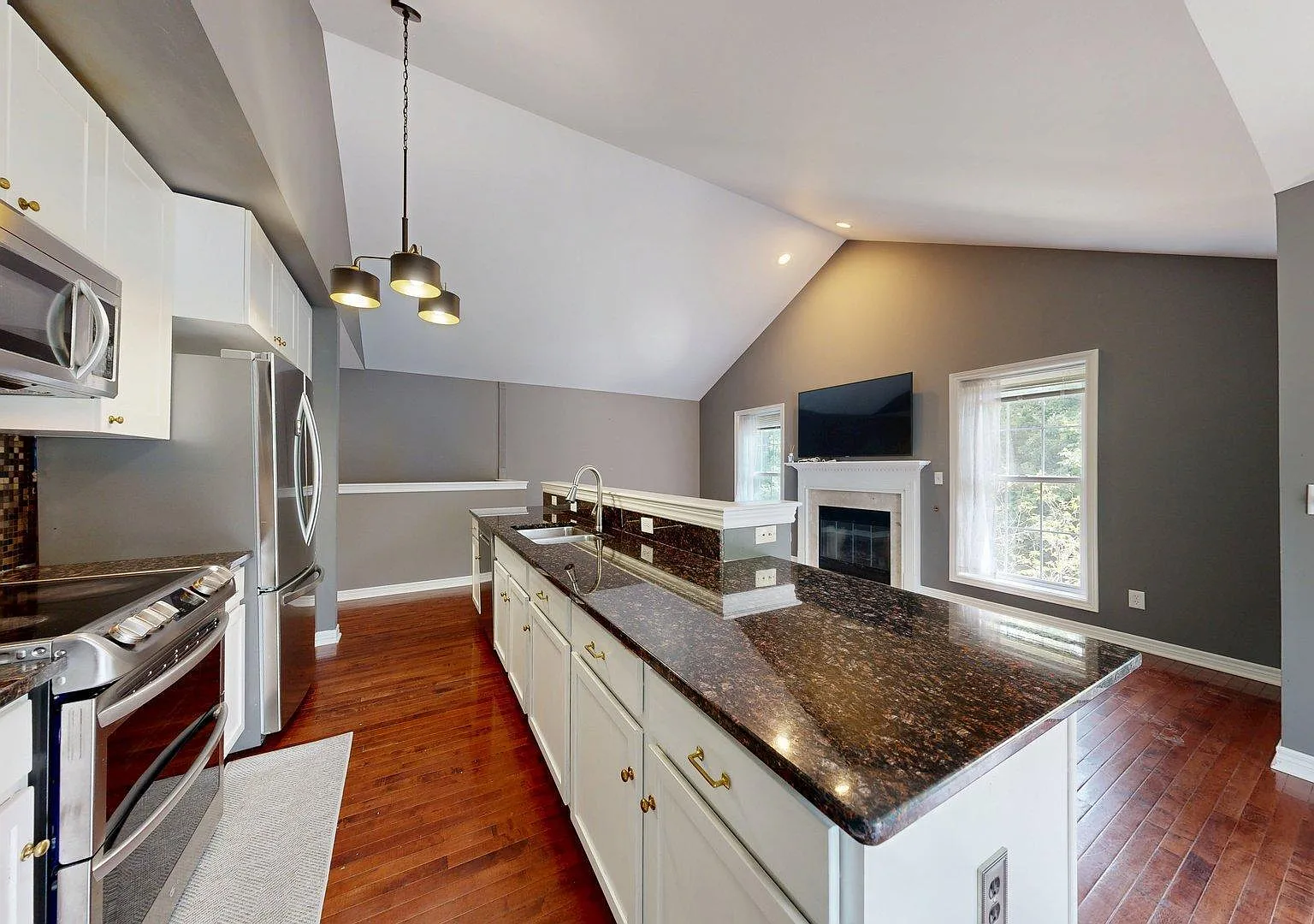 2 bed, 2.0 bath, 1341 sqft, $2,000 — Photo 3