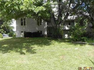 7054 SW 33rd St, Topeka, KS 66614