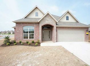 404 Milestone Rd, Bentonville, AR 72712