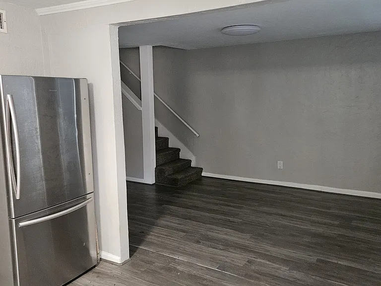 Rosewood Dr — Photo 9