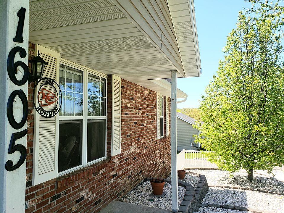 2nd image of 1605 Summit View Dr