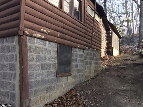 4th image of 25 Cedar Ln