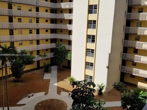 15600 NW 7th Ave APT 414, Miami, FL 33169