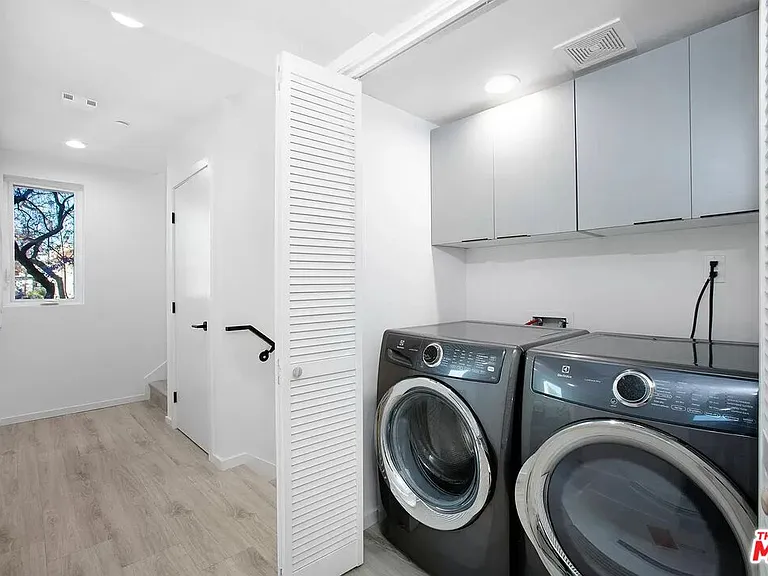 945 N Oxford Ave #6 — Photo 15