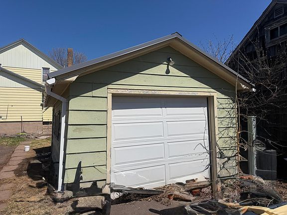 5th image of 421 Kennedy St