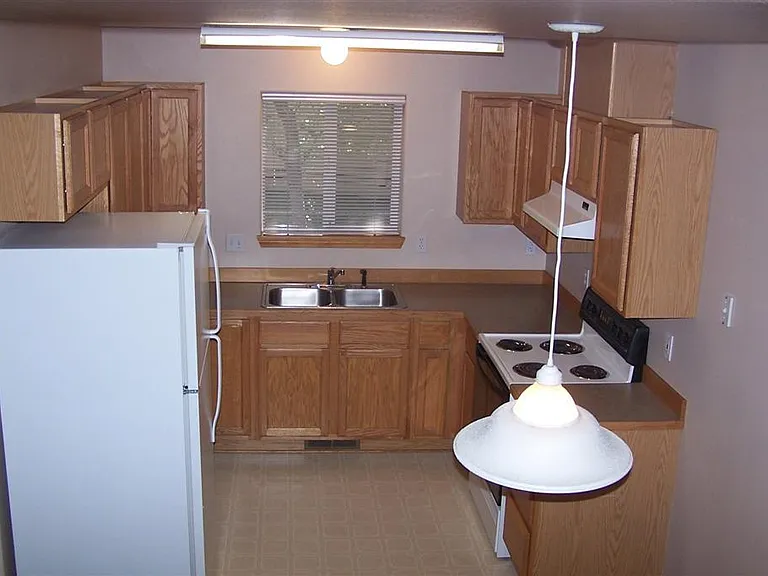 1133 NE Hidden Valley Dr #A-D — Photo 6