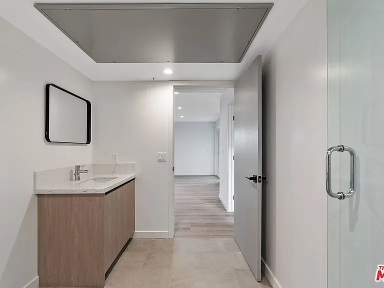 10918 Camarillo St #403 — Photo 15