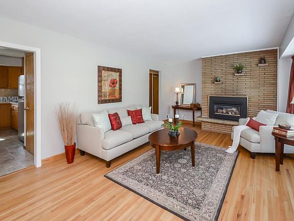 3rd image of 1152 Shryer Ave W