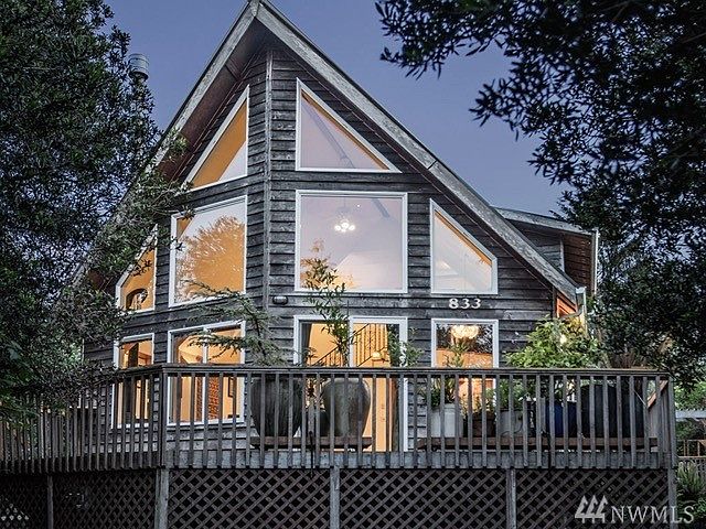 1st image of 833 Vagabond Ave SW
