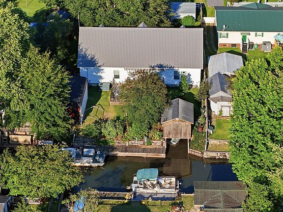 2nd image of 116 Sparrow St