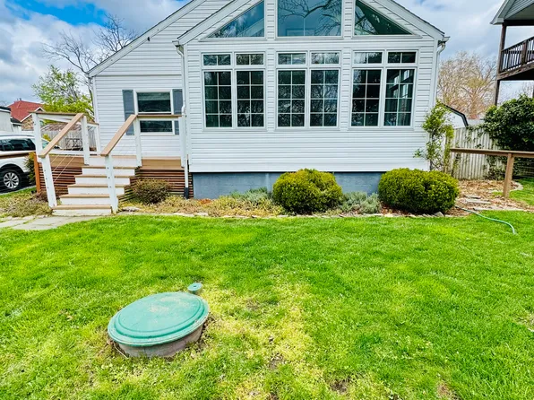 402 Lakeview Ave, Edgewater, MD 21037